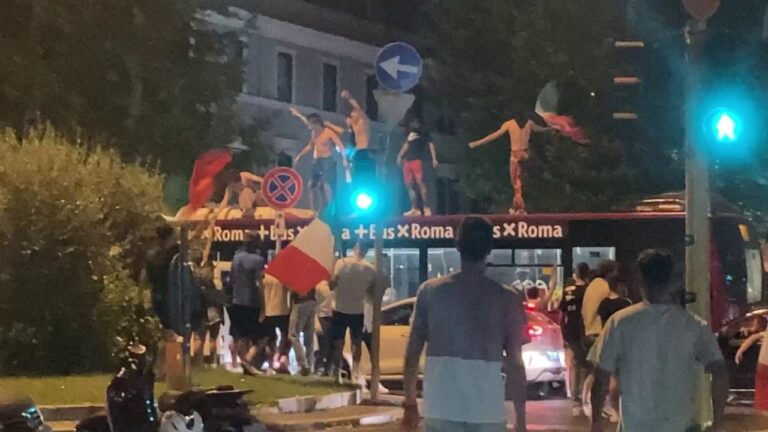 Ponte Milvio: il piazzale che racconta misteri e storie d’amore
