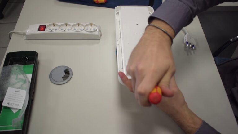 Il segreto del collegamento schema elettrico: lampada di emergenza a LED