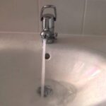 Emergenza idrica nel condominio: cartello interruzione acqua scatena il panico!