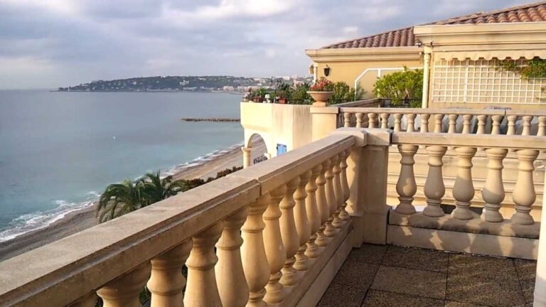 Residence Mentone sul mare: il rifugio perfetto per una vacanza indimenticabile!
